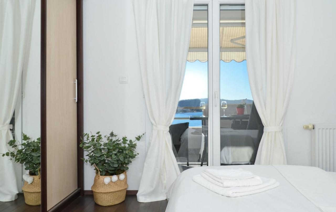 Copacabana Beach Apartments Trogir Extérieur photo