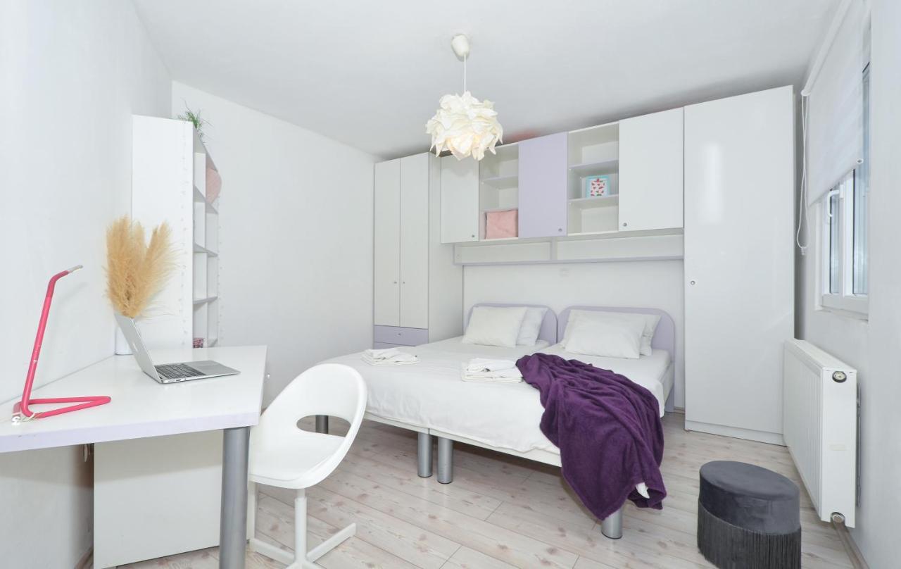 Copacabana Beach Apartments Trogir Extérieur photo