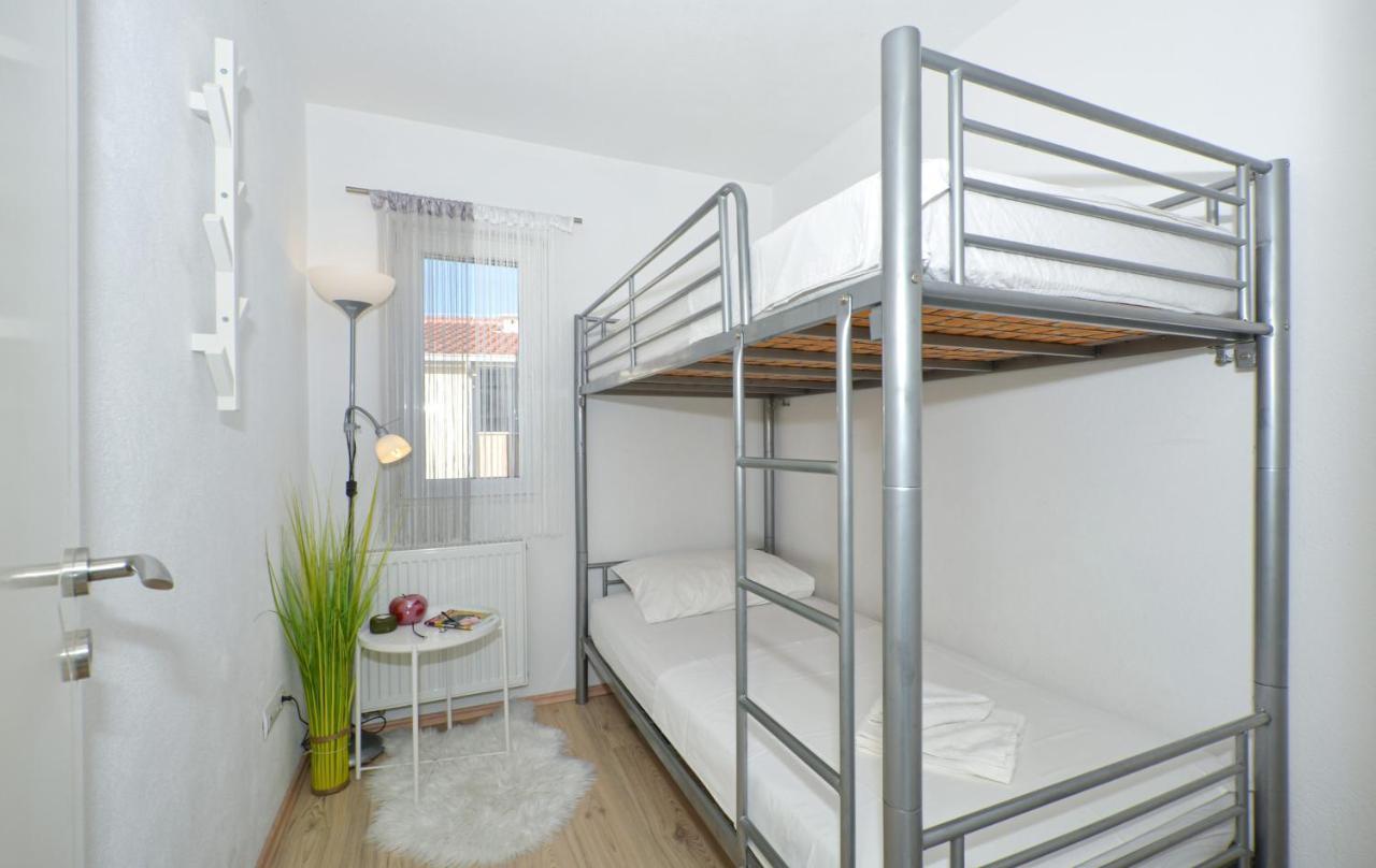 Copacabana Beach Apartments Trogir Extérieur photo