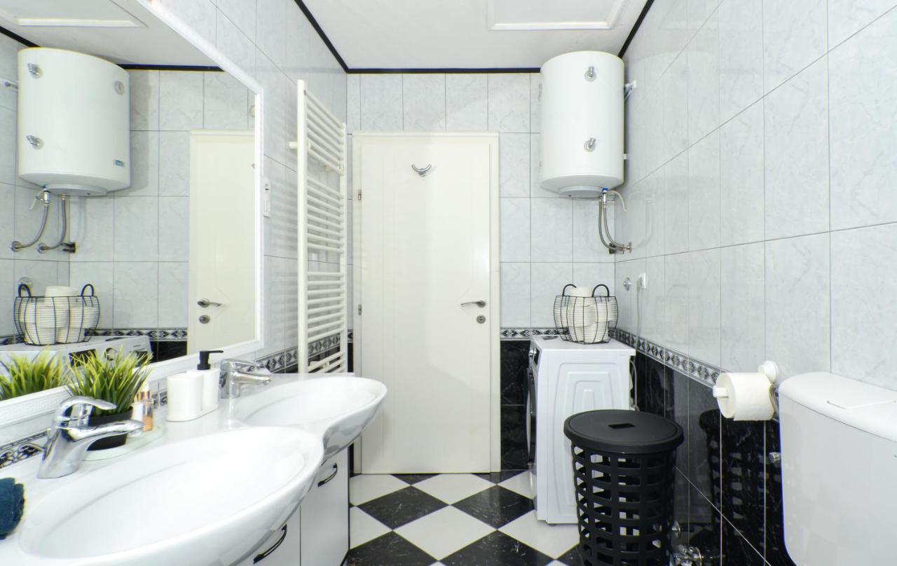 Copacabana Beach Apartments Trogir Extérieur photo