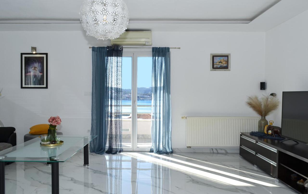 Copacabana Beach Apartments Trogir Extérieur photo
