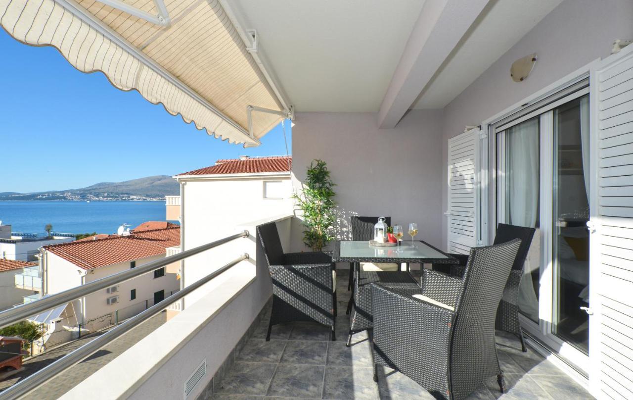 Copacabana Beach Apartments Trogir Extérieur photo