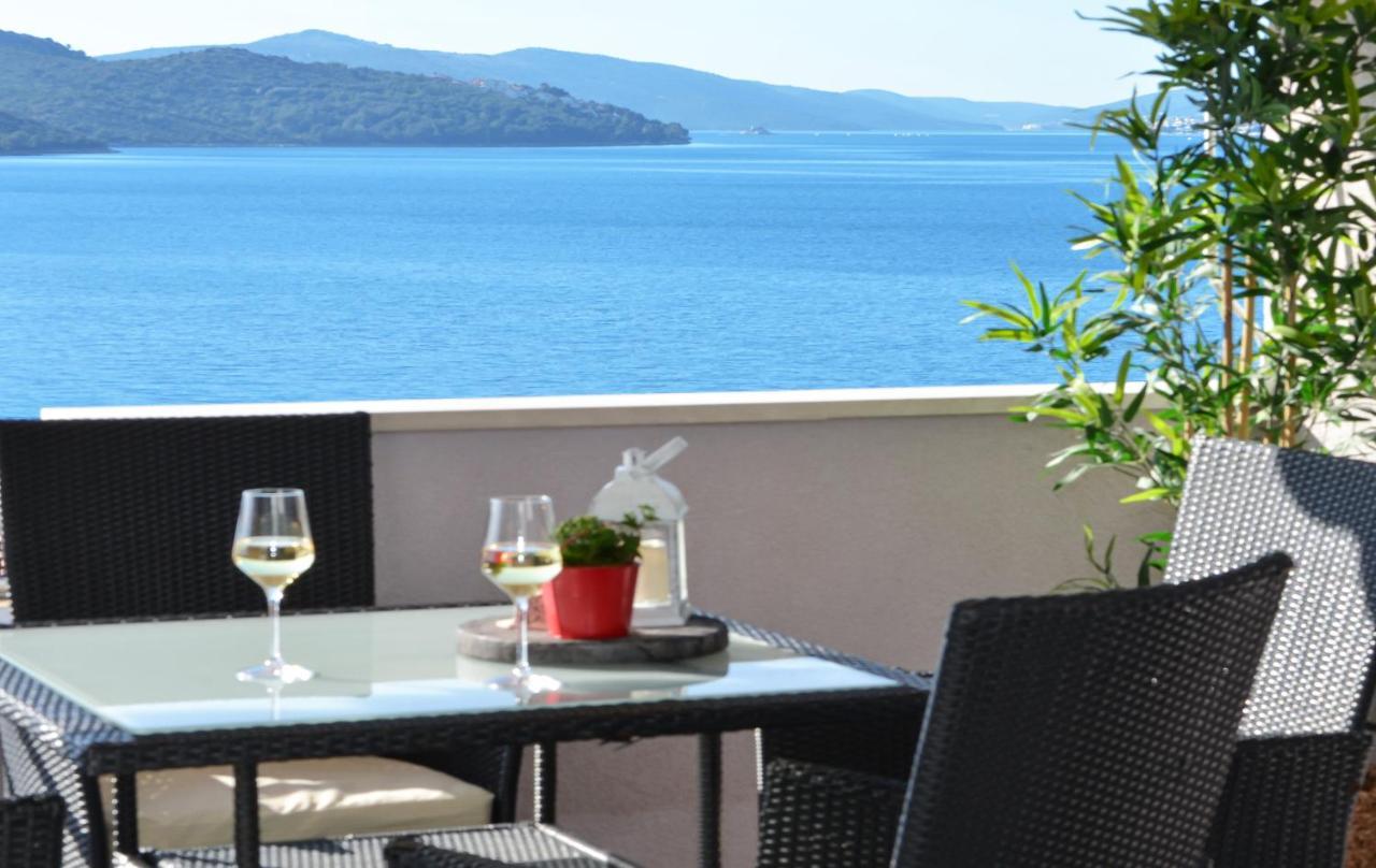 Copacabana Beach Apartments Trogir Extérieur photo