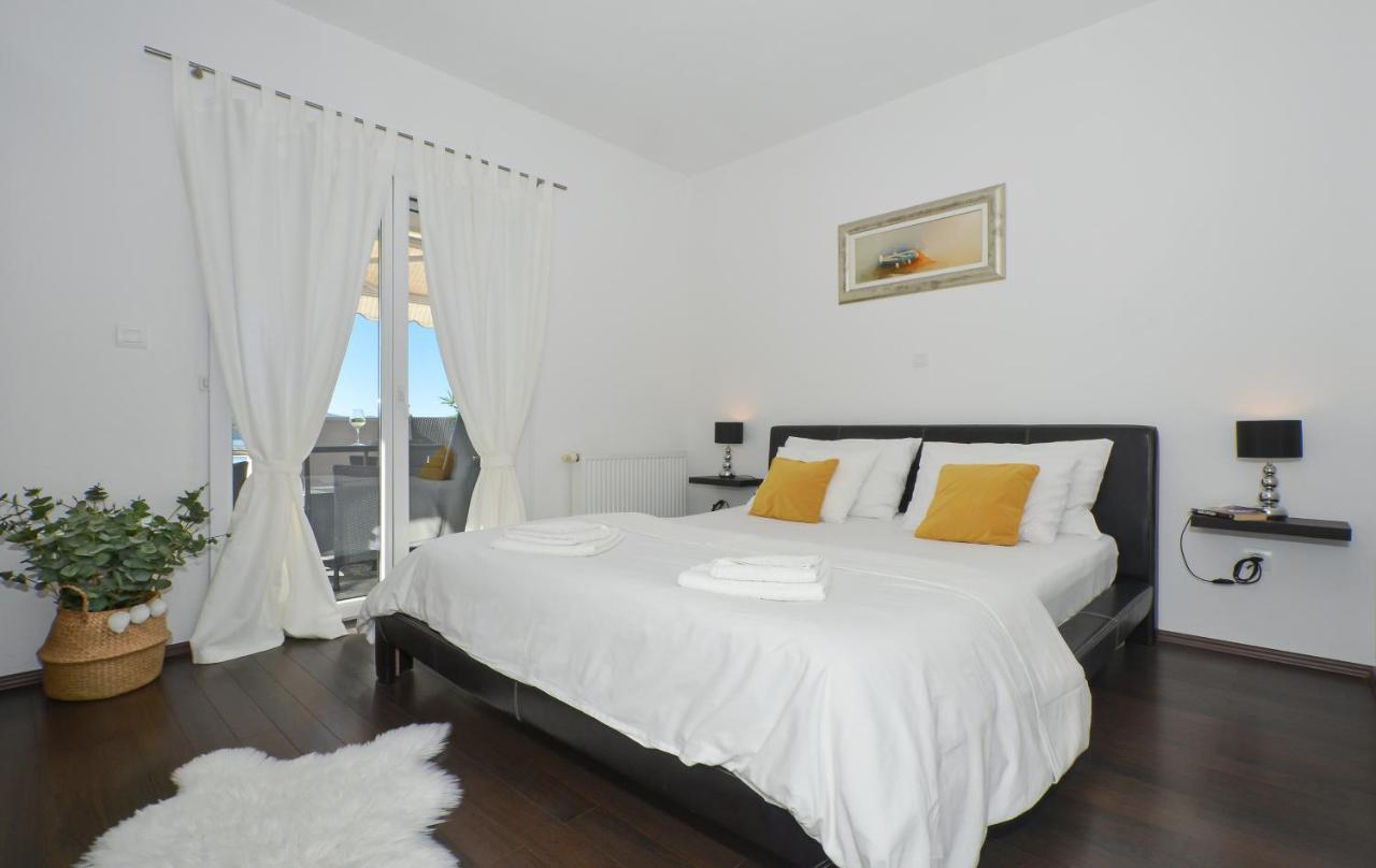 Copacabana Beach Apartments Trogir Extérieur photo