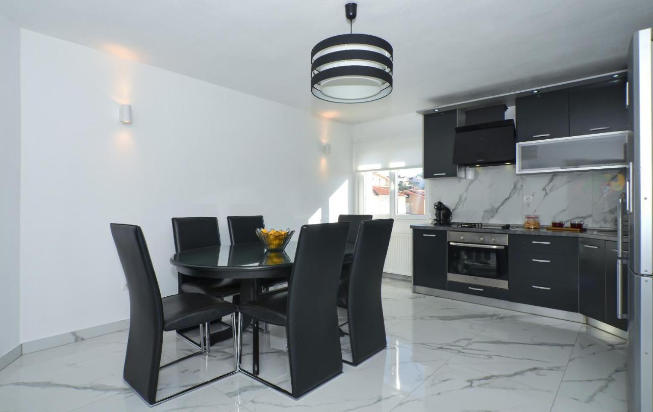 Copacabana Beach Apartments Trogir Extérieur photo