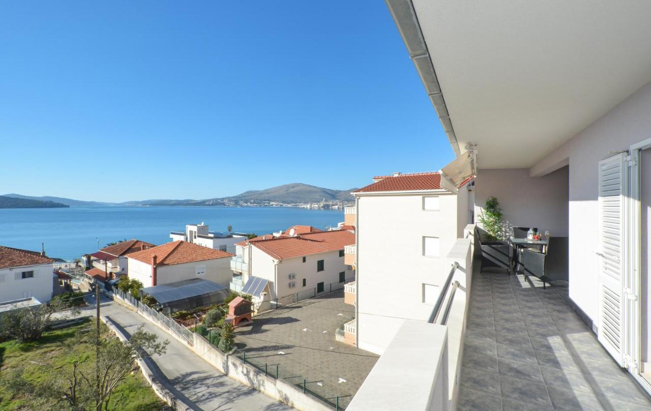 Copacabana Beach Apartments Trogir Extérieur photo